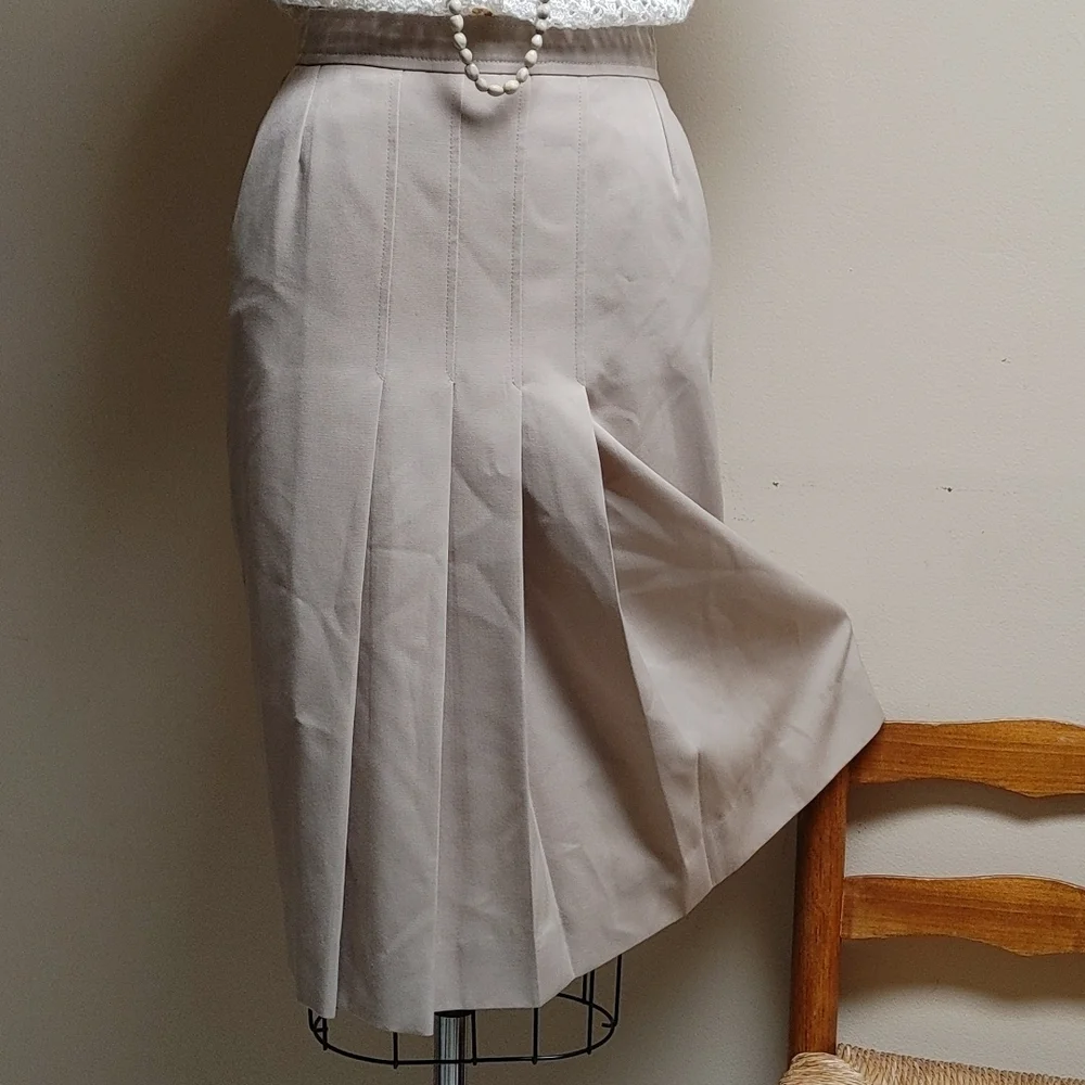 Vintage Louis Féraud Gabardine Worsted Wool Pleated w Pockets Skirt 2/4
